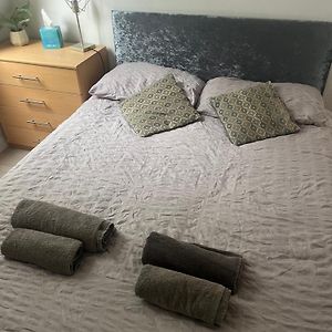 Redecorated Double Room With Shared Bathroom -Rm3